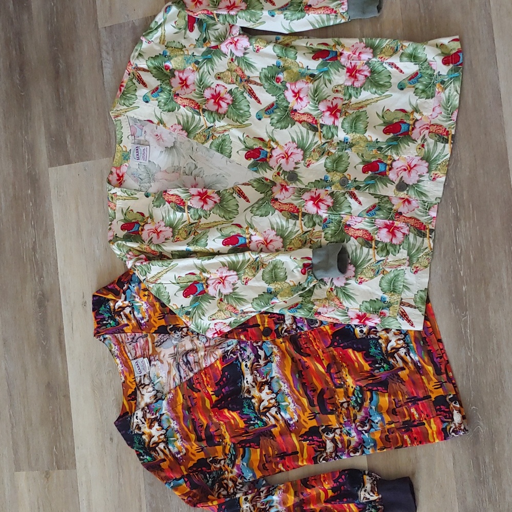 Lot Of 2 Smart S.C.R.U.B.S. Long Sleeve Buttons Pockets Horse Parrot Size L